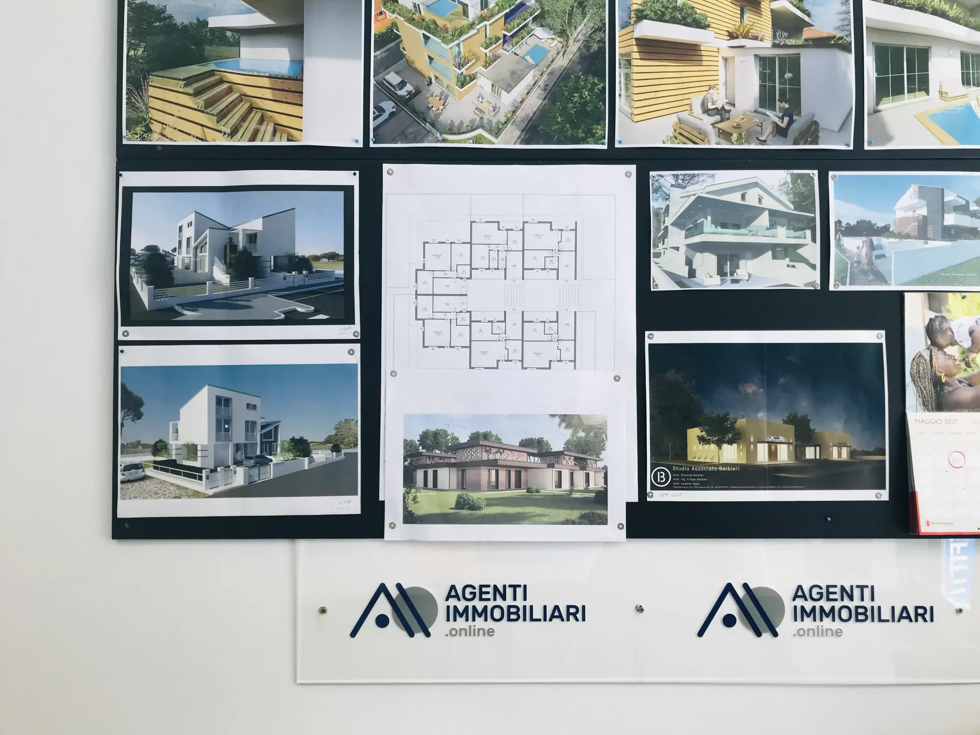 Fotografia: Agenti Immobiliari .online — Il blu dell'agenzia, 2000×1500 PX