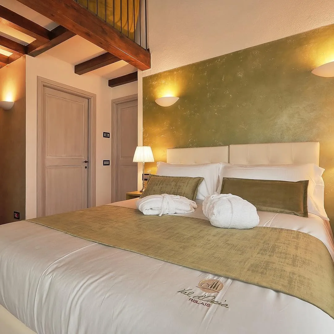 Val d'Orcia Relais — Un casale tra i cipressi: logo, 1080×1080 PX